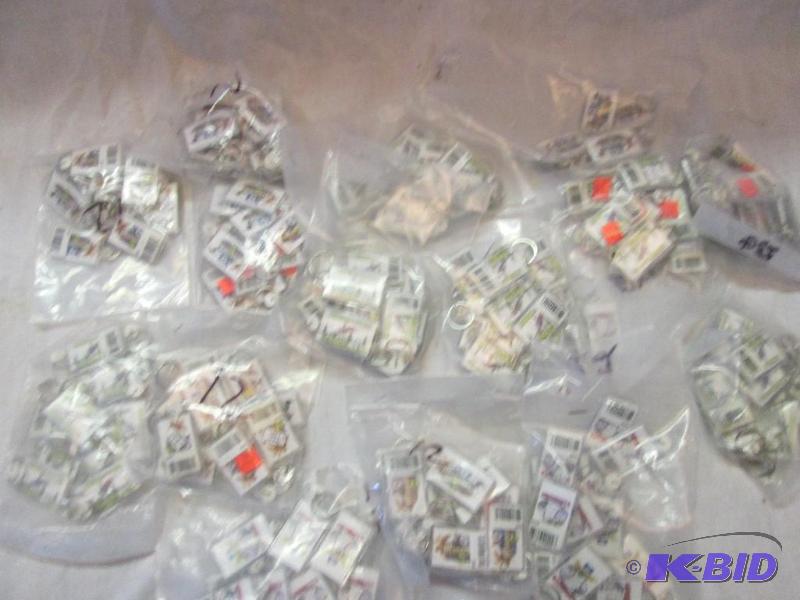 lot 87 image: lot of souvenier Minnesota key chains...