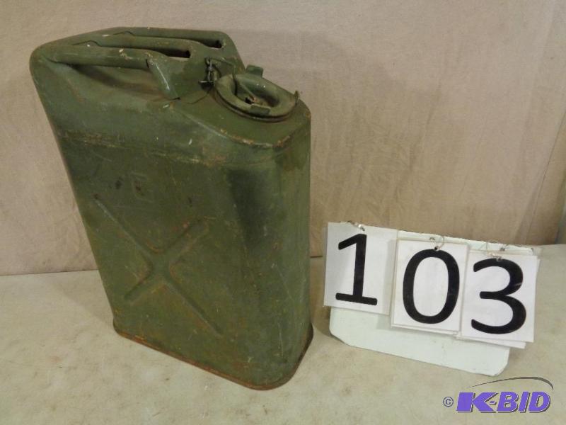 lot 103 image: Metal Gas Gan. Appears to be Army....