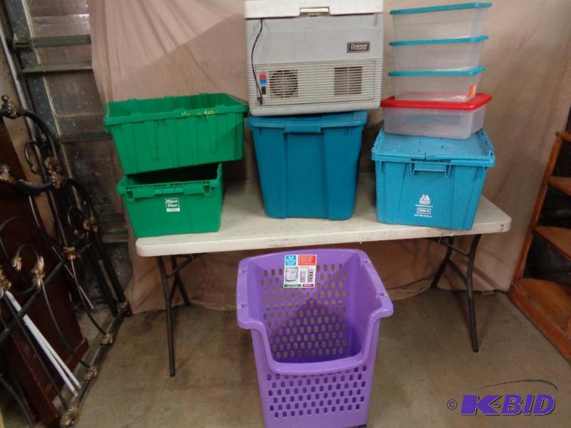 lot 123C image: Large Lot of Assorted Totes and 12 Volt Colem...