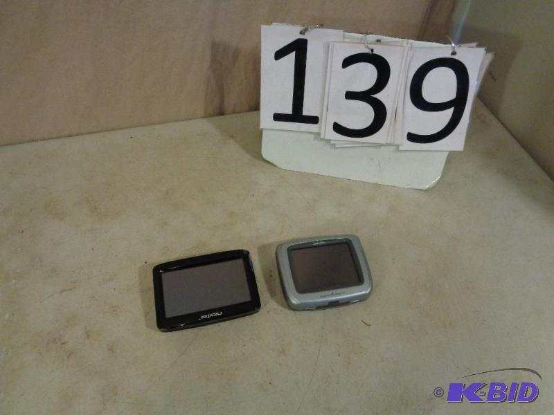 lot 139 image: Lot of 2 GPSs. Nextar and Magellan Roadmate&...