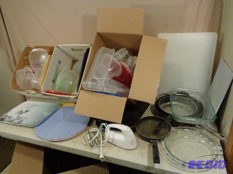 lot 175 image: Pans, Pyrex Pie Pan, Pyrex Cake Pan, Storage ...