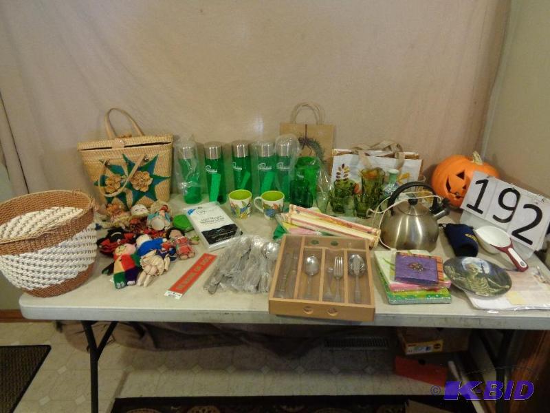 lot 192 image: Lot of Assorted Household. SIlverware (looks ...