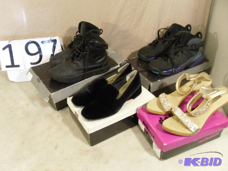 lot 197 image: Size 7 Youth Air Jordans, Size 5 Youth Nike B...