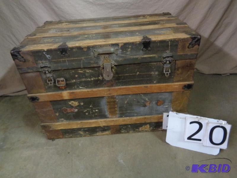 lot 20 image: Old Trunk. Very Cool LF Miller Genuine Sara...