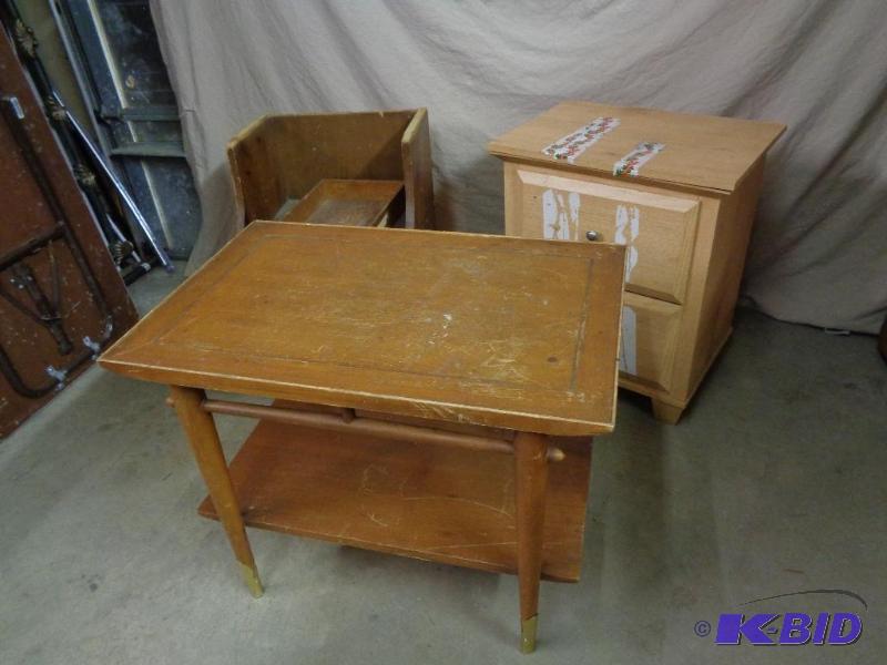 lot 20A image: Assorted furniture. 2 drawer night stand, sma...