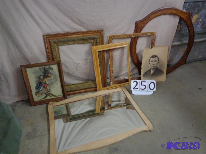 lot 250 image: Lot of Frames, Frames Picture (cracked glass)...
