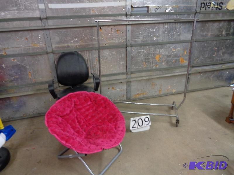 lot 26C image: Collapsible and Height Adjustable Metal Rolli...