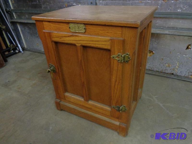 lot 26E image: Small Wood Side Table Cabinet. &quotWhite Cl...