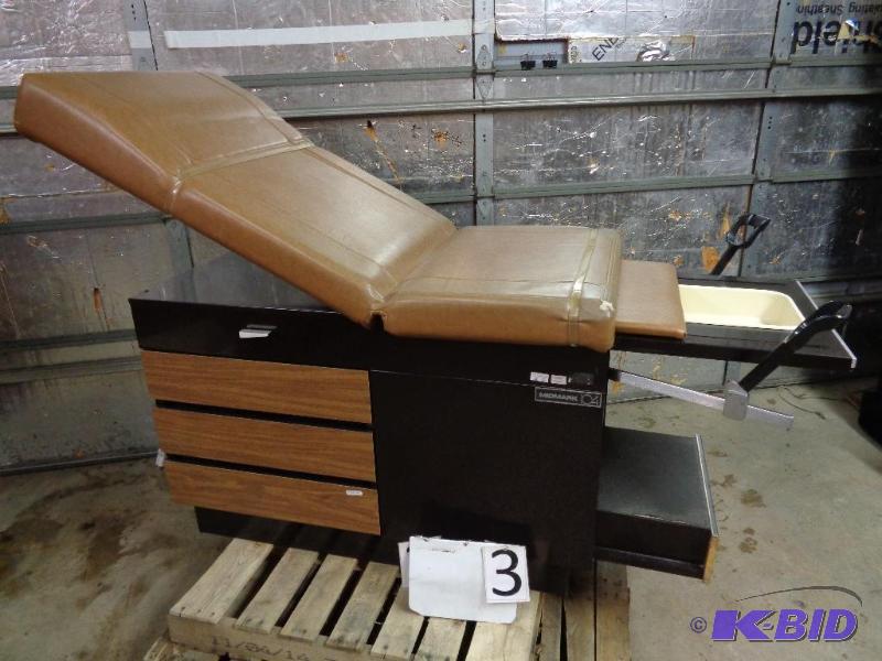 lot 3 image: Midmark&nbsp104 Exam  Gyno  Tattoo  Chiro...