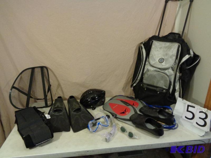 lot 53 image: Rolling Duffelbag (needs cleaning) with Snork...