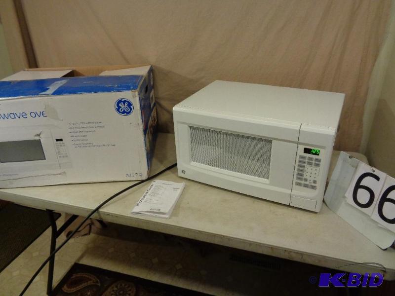 lot 66 image: GE 1.4 Cu Ft Sensor Microwave with Box and Ma...