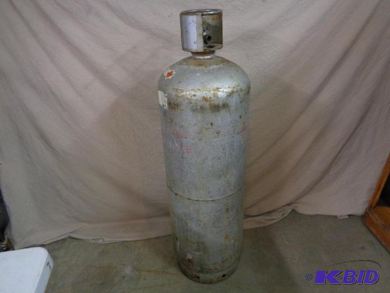 lot 9 image: 100 Lb Empty Propane Tank. Female threads.&nb...