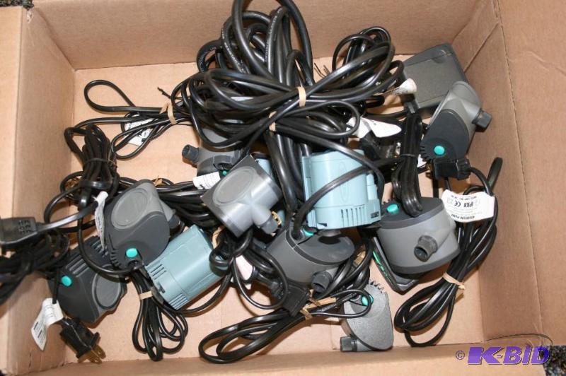 Lot os 14 Pumps