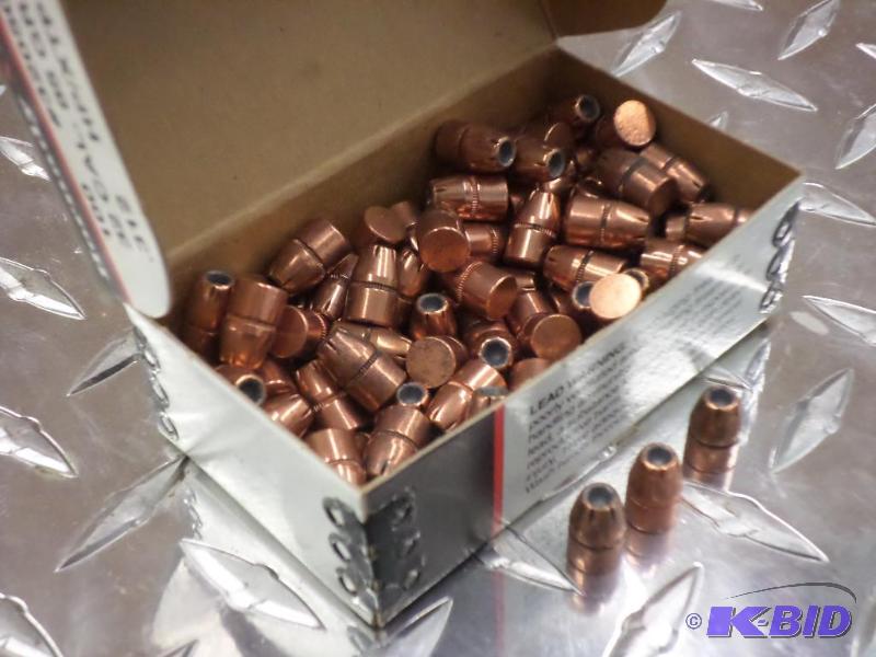 lot 76 image: Box Of Hornady XTP .32 85gr Bullets...