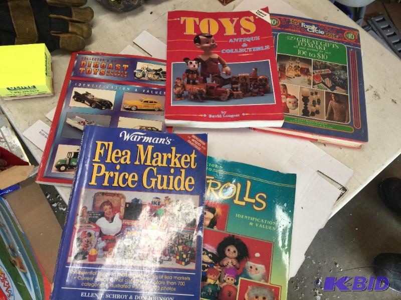 lot 102 image: Guide books for misc collectibles...