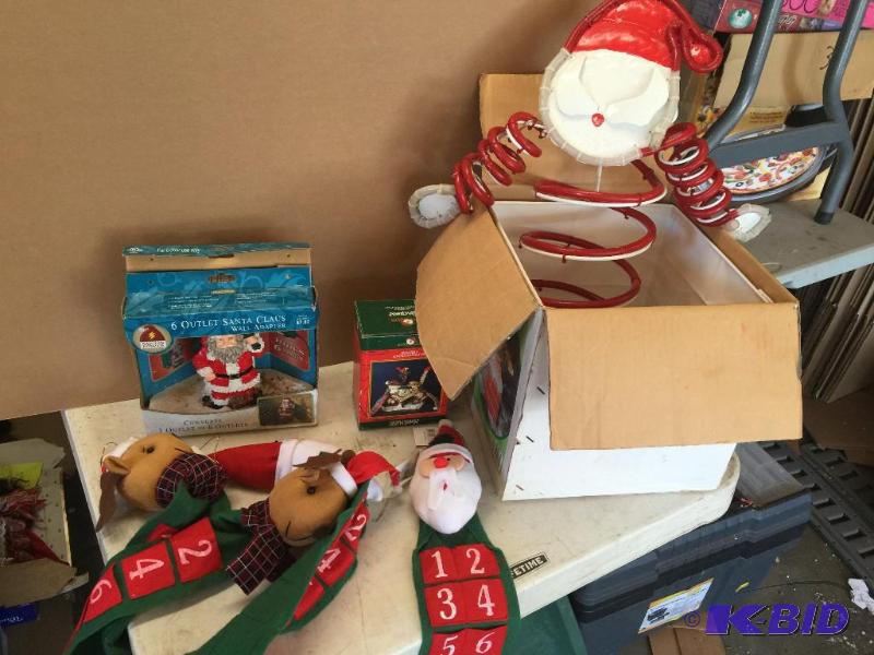 lot 105 image: Misc Holiday items...