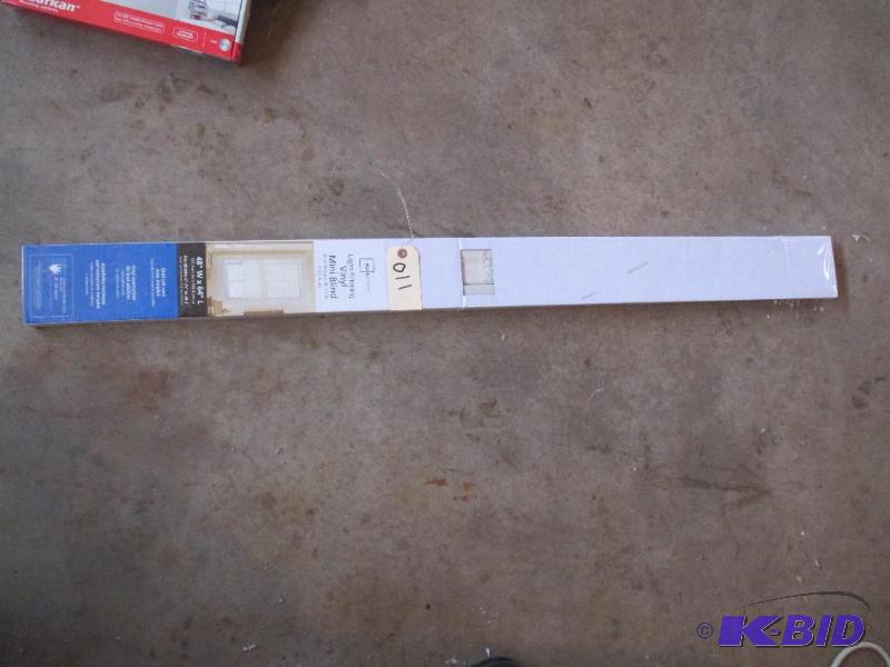 lot 11 image: 48x64 White Blind, vinyl, new in package...