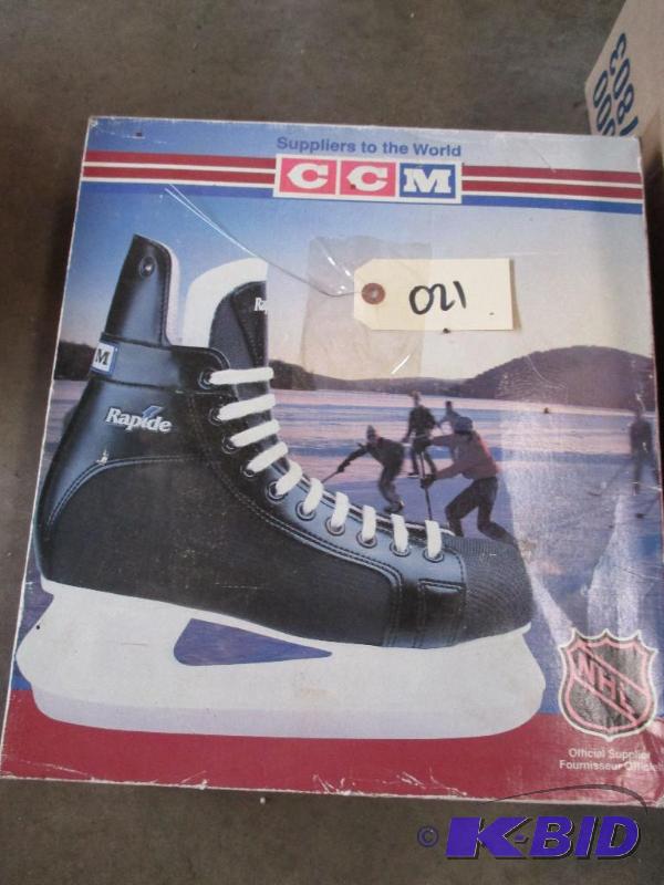 lot 21 image: CCM Hockey skates, size 11...