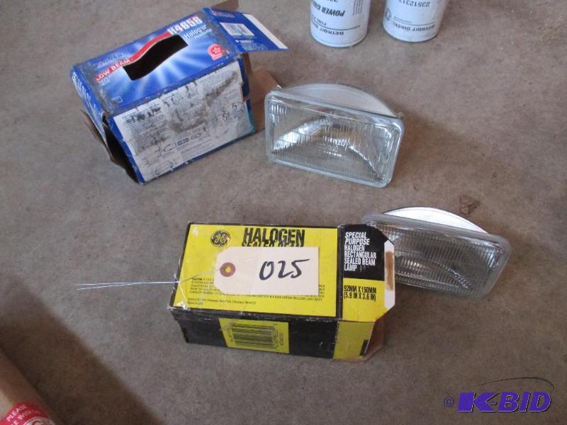 lot 25 image: Halogen lights...