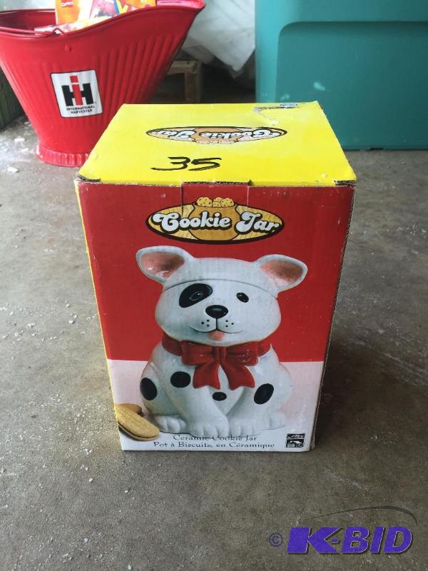 lot 35 image: Puppy cookie jar...