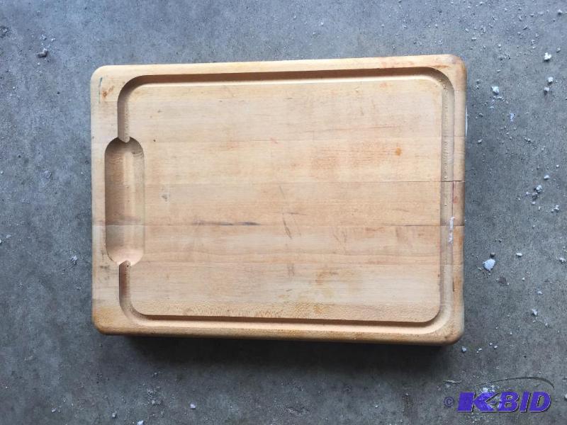 lot 55 image: Heavy duty small cutting board...