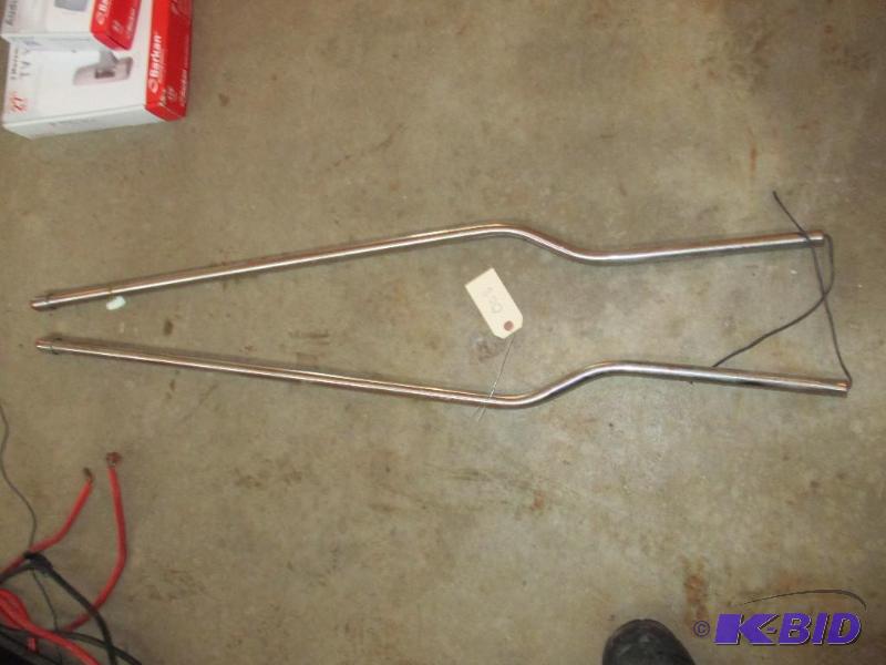 lot 8 image: Fenderbumper markers...