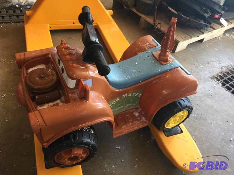 lot 88 image: Tow Mater ride on toy...