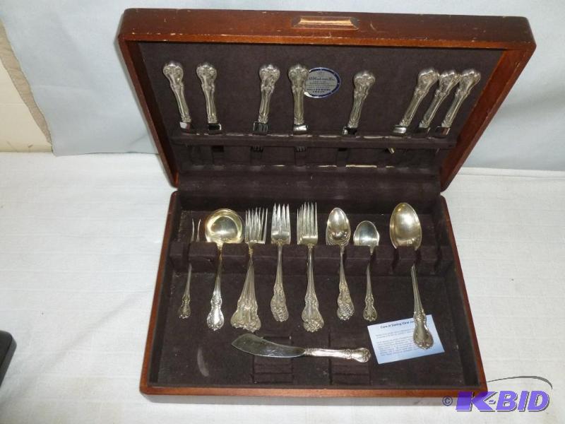 lot 1 image: Beautiful Vintage Towle " Old Master &qu...