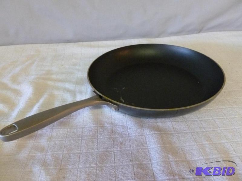 lot 112 image: Large Wear - Ever non - stick frying pan, 12&...