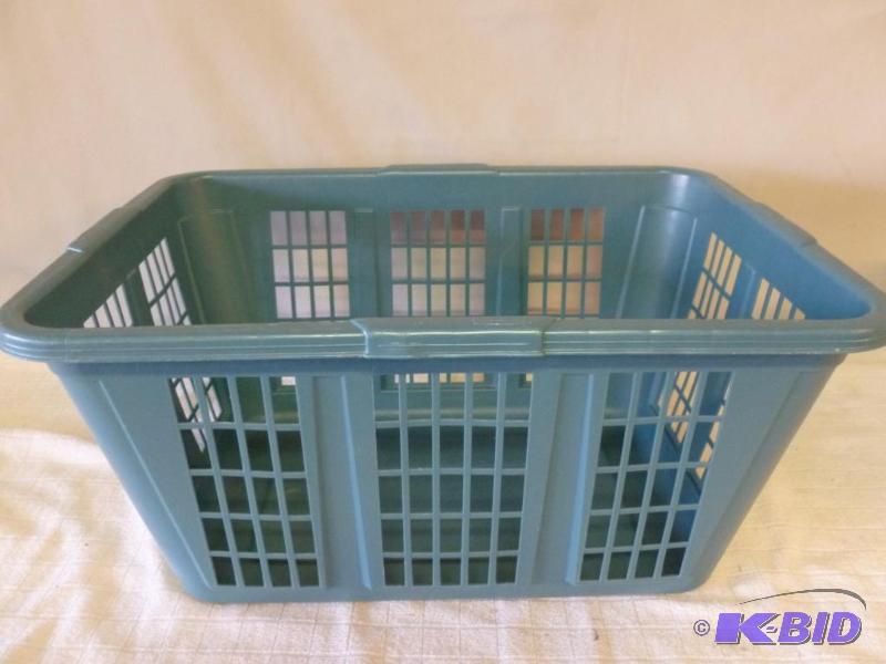 lot 128 image: Large Rubbermaid laundry basket....
