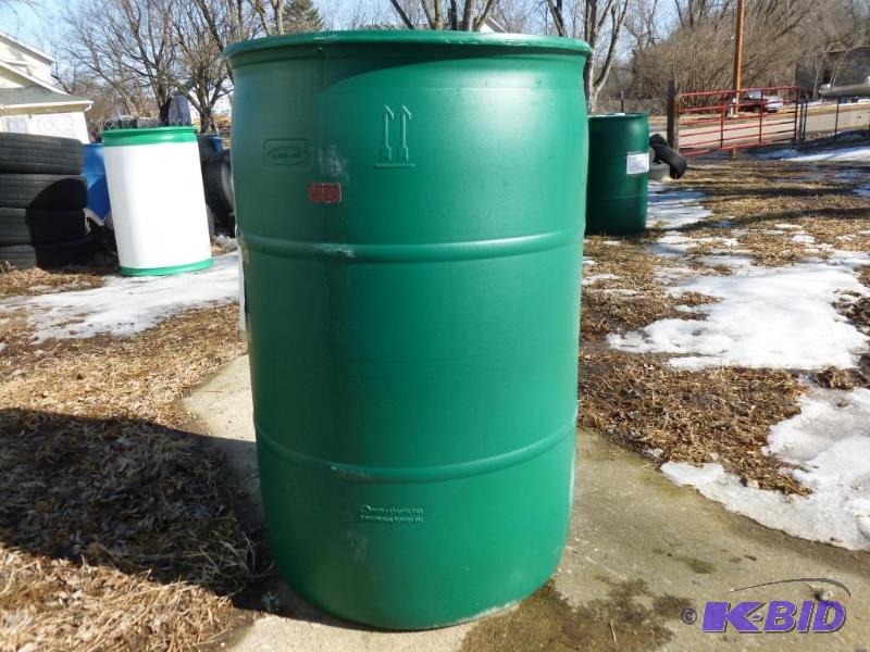 lot 135 image: Large 55 gallon plastic drum, comes with two ...