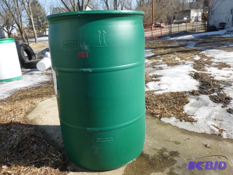 lot 138 image: Large 55 gallon plastic drum, comes with two ...