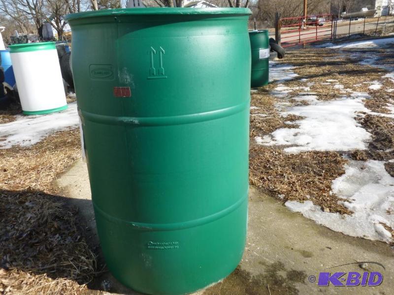 lot 139 image: Large 55 gallon plastic drum, comes with two ...