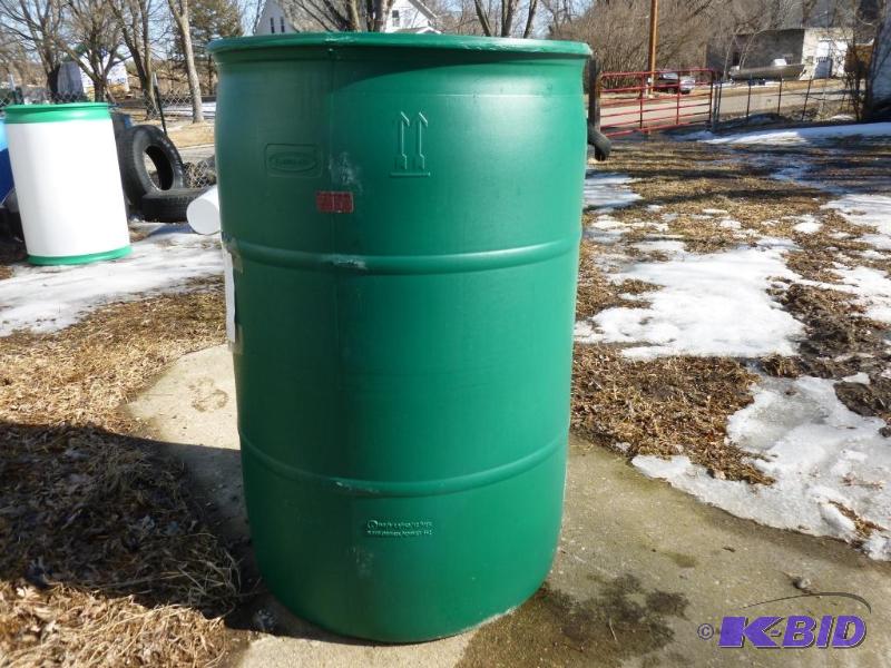 lot 140 image: Large 55 gallon plastic drum, comes with two ...