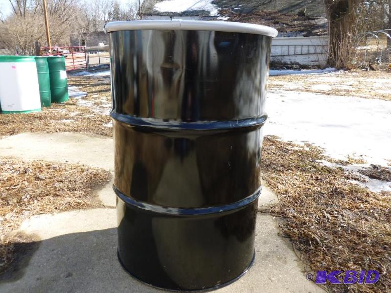 lot 144 image: Large 55 gallon steel drum, comes with top se...