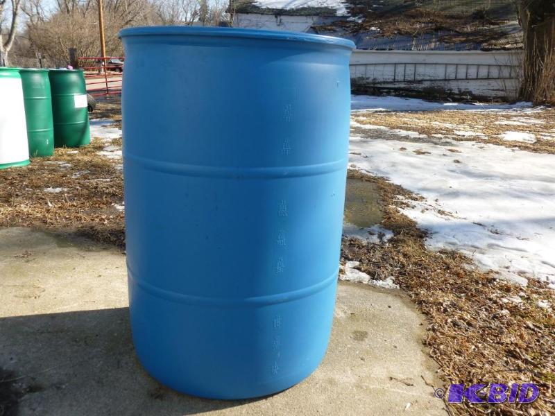 lot 149 image: Large 55 gallon plastic drum, comes with two ...