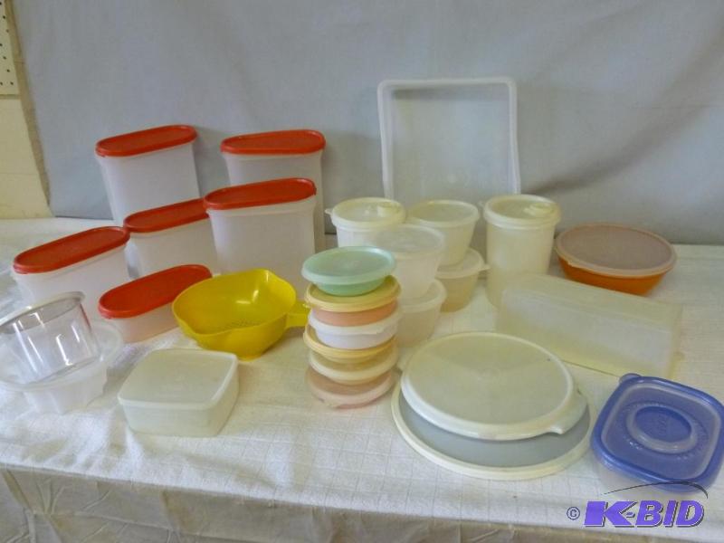 lot 32 image: Large lot of Tupperware and related kitchen i...