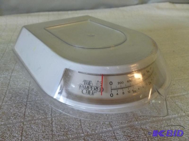 lot 36 image: Pampered Chef 5 lbs. kitchen scale....