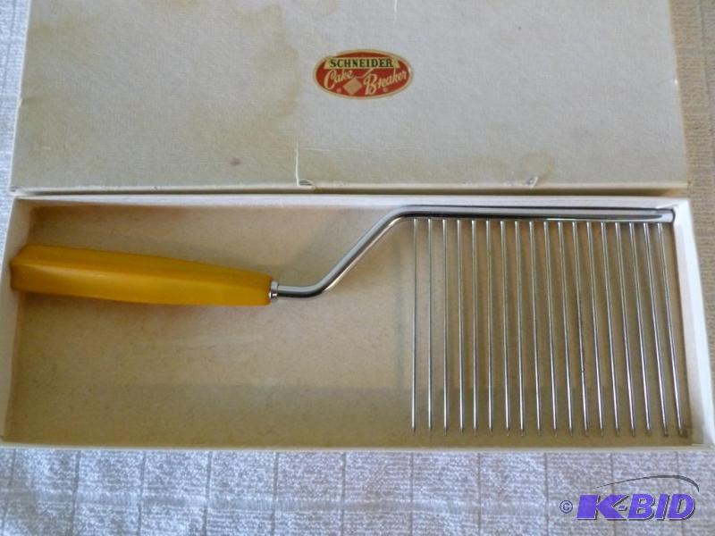 lot 37 image: Vintage Schneider Cake Breaker, measures 11&q...