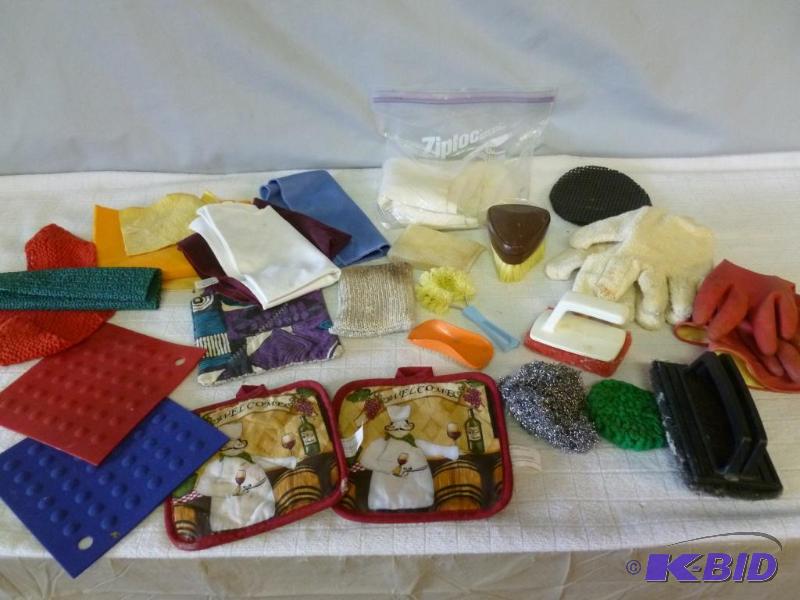 lot 38 image: Large lot of kitchen items that includes pot ...