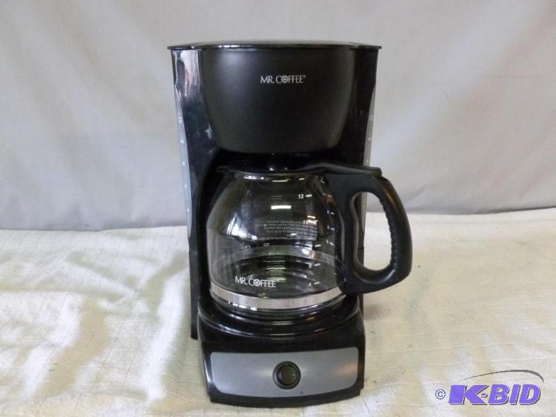 lot 66 image: Mr. Coffee 12 cup automatic coffee maker, goo...