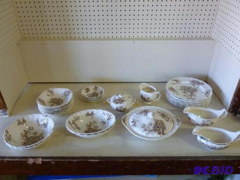 lot 68 image: Vintage Johnson Bros. 29 Piece Pastorale Toil...