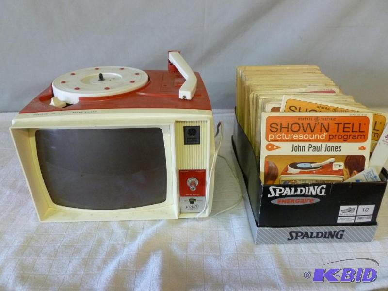 lot 8 image: Vintage 1964 GE Show N Tell Phono Viewer, com...