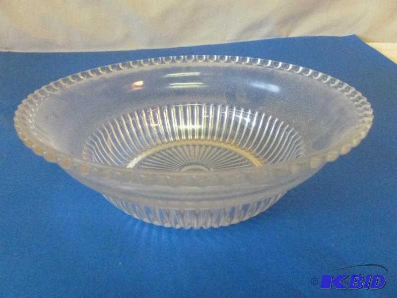 lot 97 image: Vintage beaded edge glass serving bowl that m...