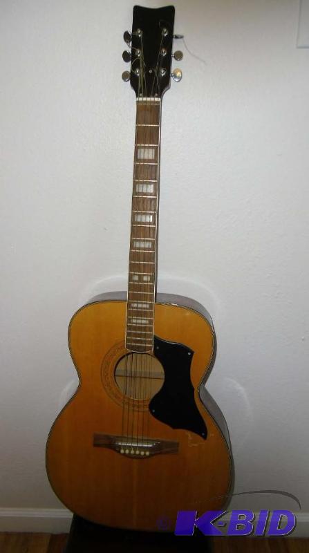 lot 23 image: Nameless Guitar - Vintage 6 String Acoustic Guitar Inlaid Frets
