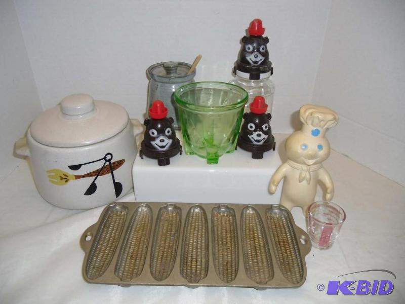 lot 27 image: Retro Kitchen - Wagnerware Corn Bread Pan  Bosco Bear Bank  Green Depression Glass Measuring Cup 