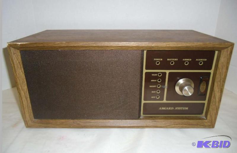 lot 3 image: On Guard  Vintage Amgard Perimeter Security System E8773 Control System Box