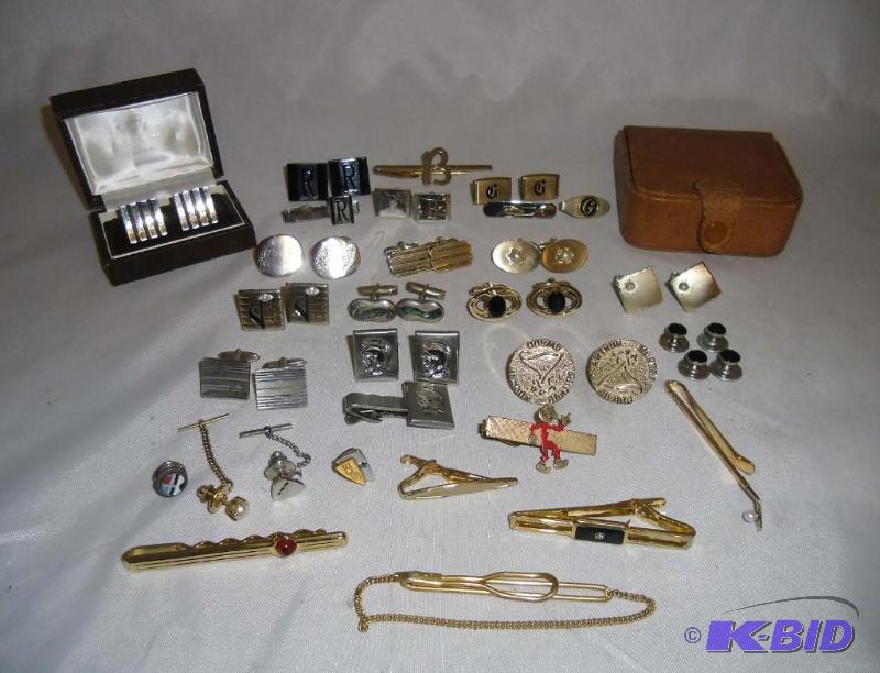 lot 8 image: Gentlemens Accessories - Vintage Cuff Links, Tie Clips and Tie Bars