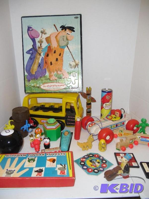 lot 9 image: Childhood Memories - Flintstone Tray Puzzle little Tike Bus, Barrel Monkeys FP Racecar, Snoopy