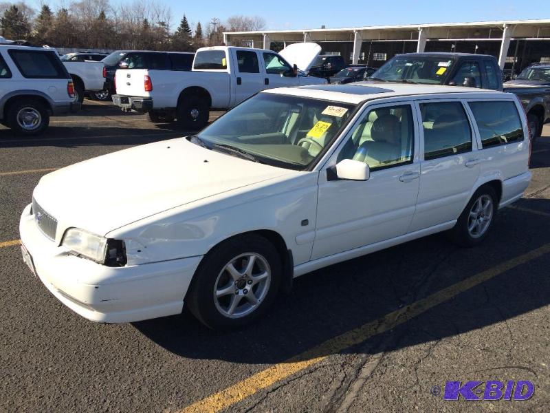 2000 Volvo V70 SE